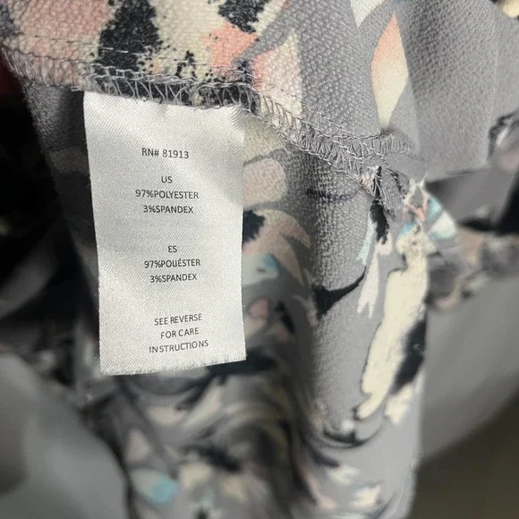 c&e Gray Floral Blouse 3/4 Sleeve, Size M, EUC - Picture 6 of 8